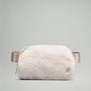 (SOLD) Lululemon Everywhere Fleece Belt Bag 1L - Ivory